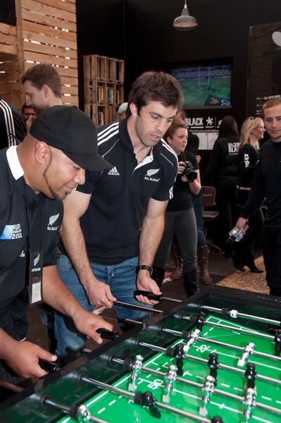 AB having fun at HQ with fans (2)